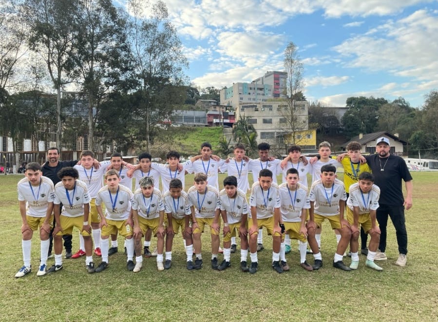 Equipe do Projeto Imperadores em atividade esportiva