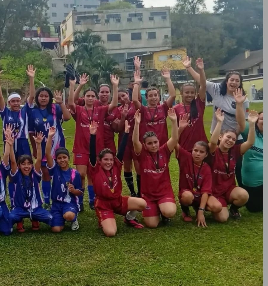 Participantes do futebol feminino do Projeto Imperadores